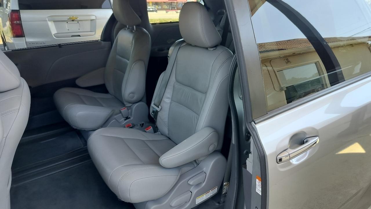 Toyota Sienna XLE Auto Access Seat FWD 7-Passenger (Natl) 2019