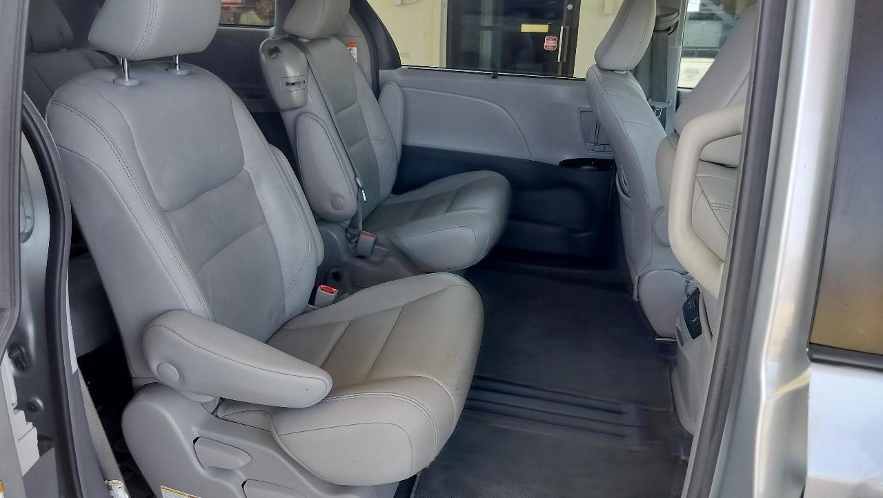 Toyota Sienna XLE Auto Access Seat FWD 7-Passenger (Natl) 2019