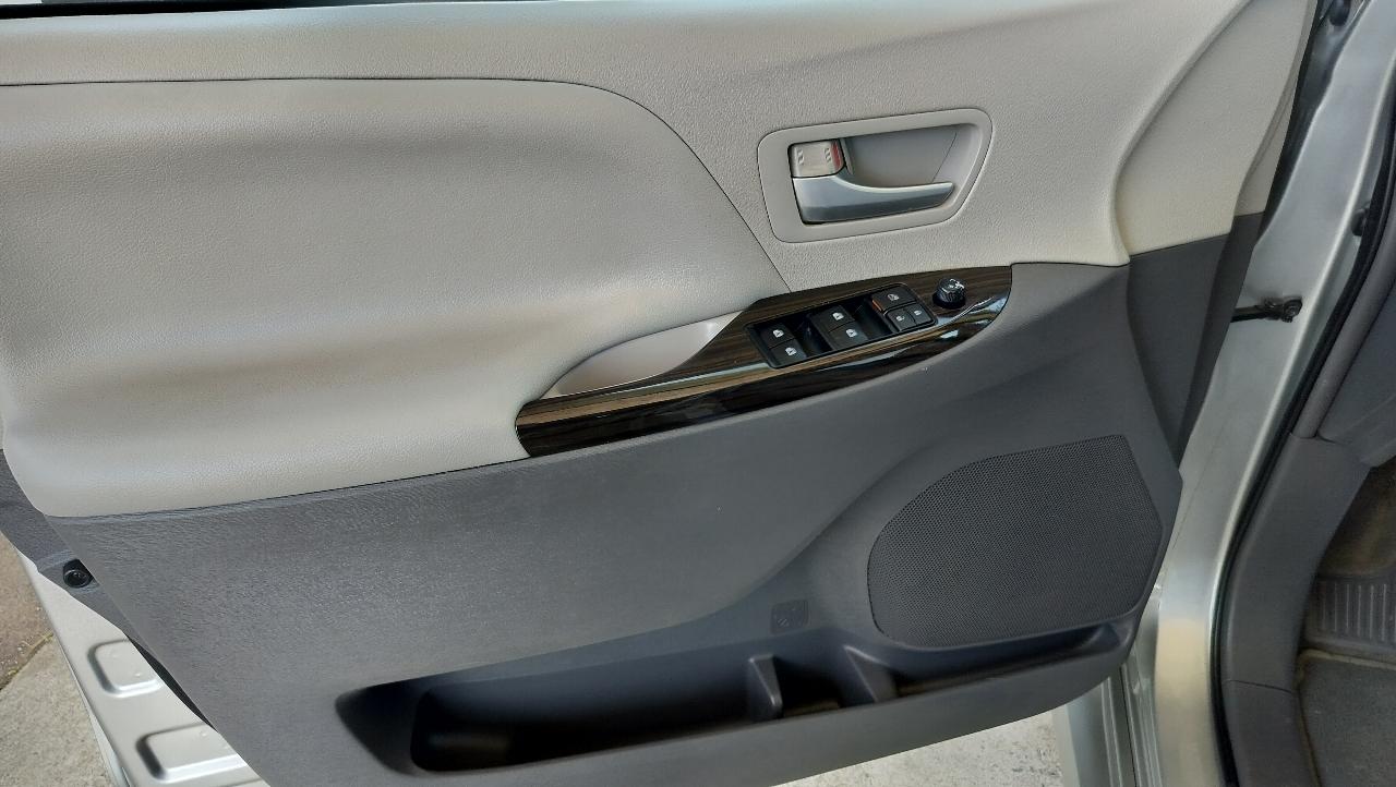 Toyota Sienna XLE Auto Access Seat FWD 7-Passenger (Natl) 2019