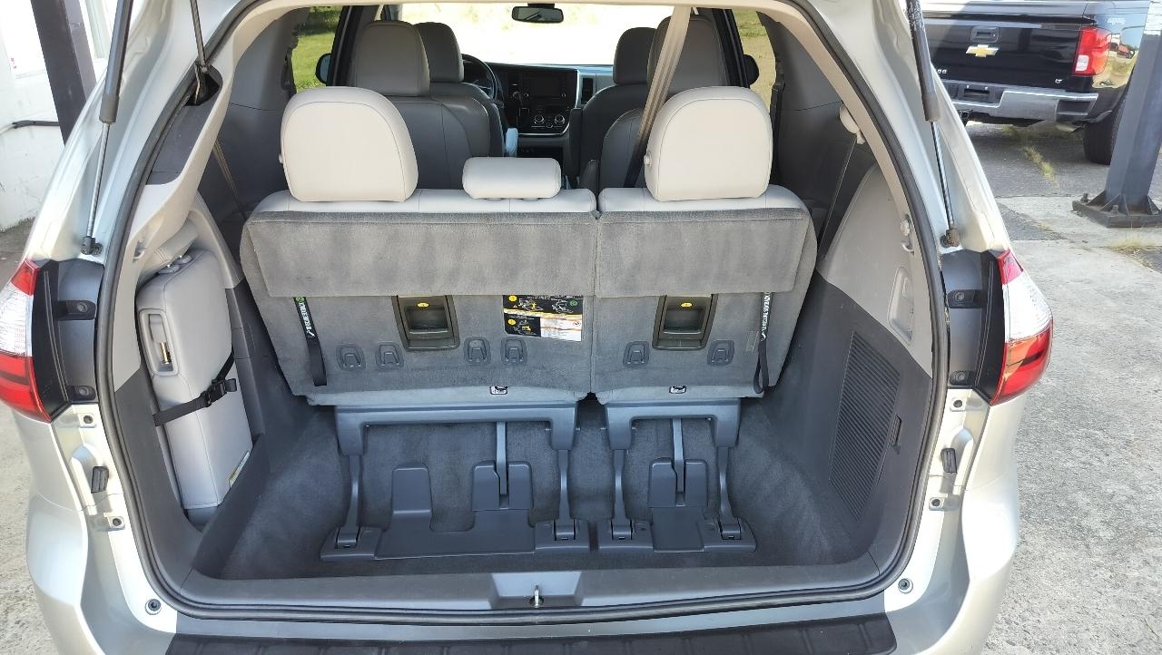 Toyota Sienna XLE Auto Access Seat FWD 7-Passenger (Natl) 2019