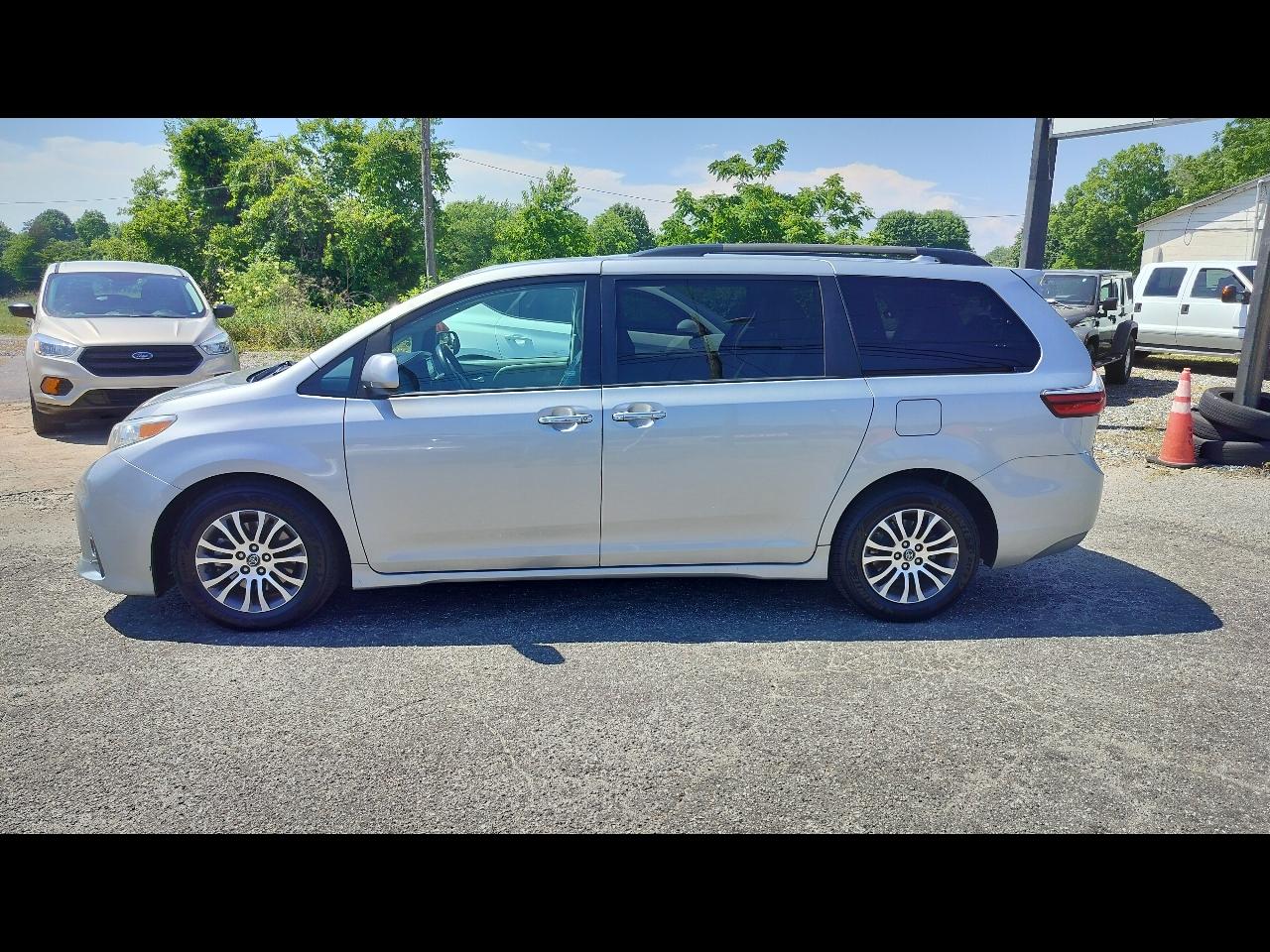 Toyota Sienna XLE Auto Access Seat FWD 7-Passenger (Natl) 2019