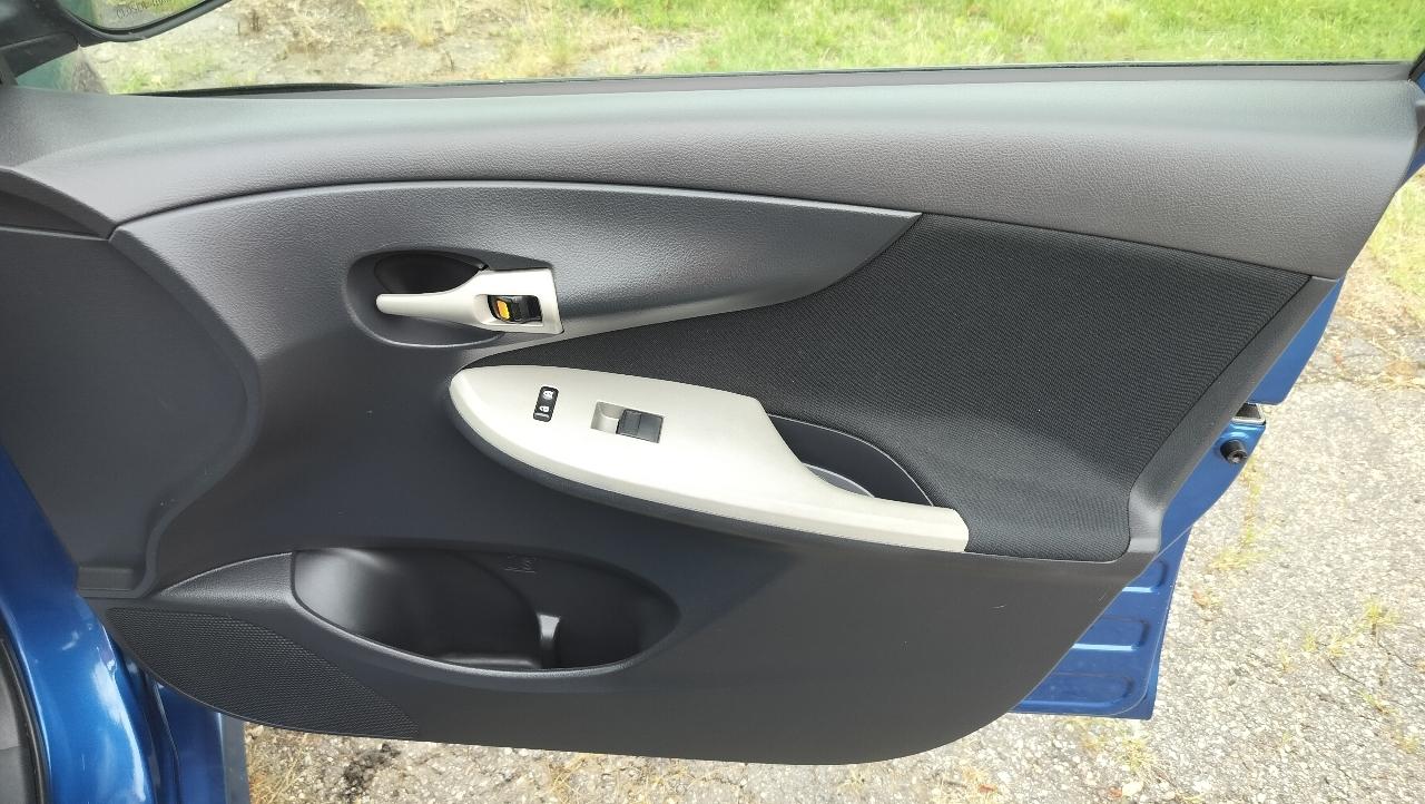 Toyota Corolla 4dr Sdn Auto S (Natl) 2010