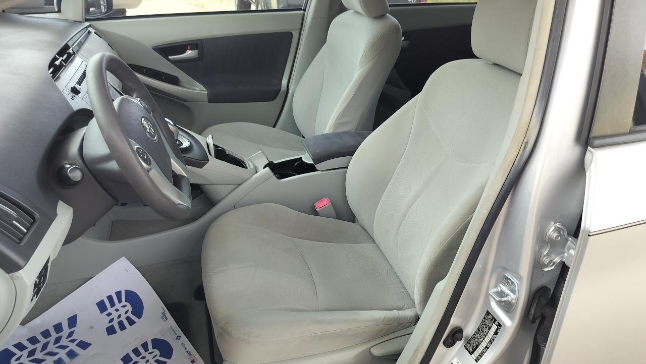 Toyota Prius 5dr HB II (Natl) 2011