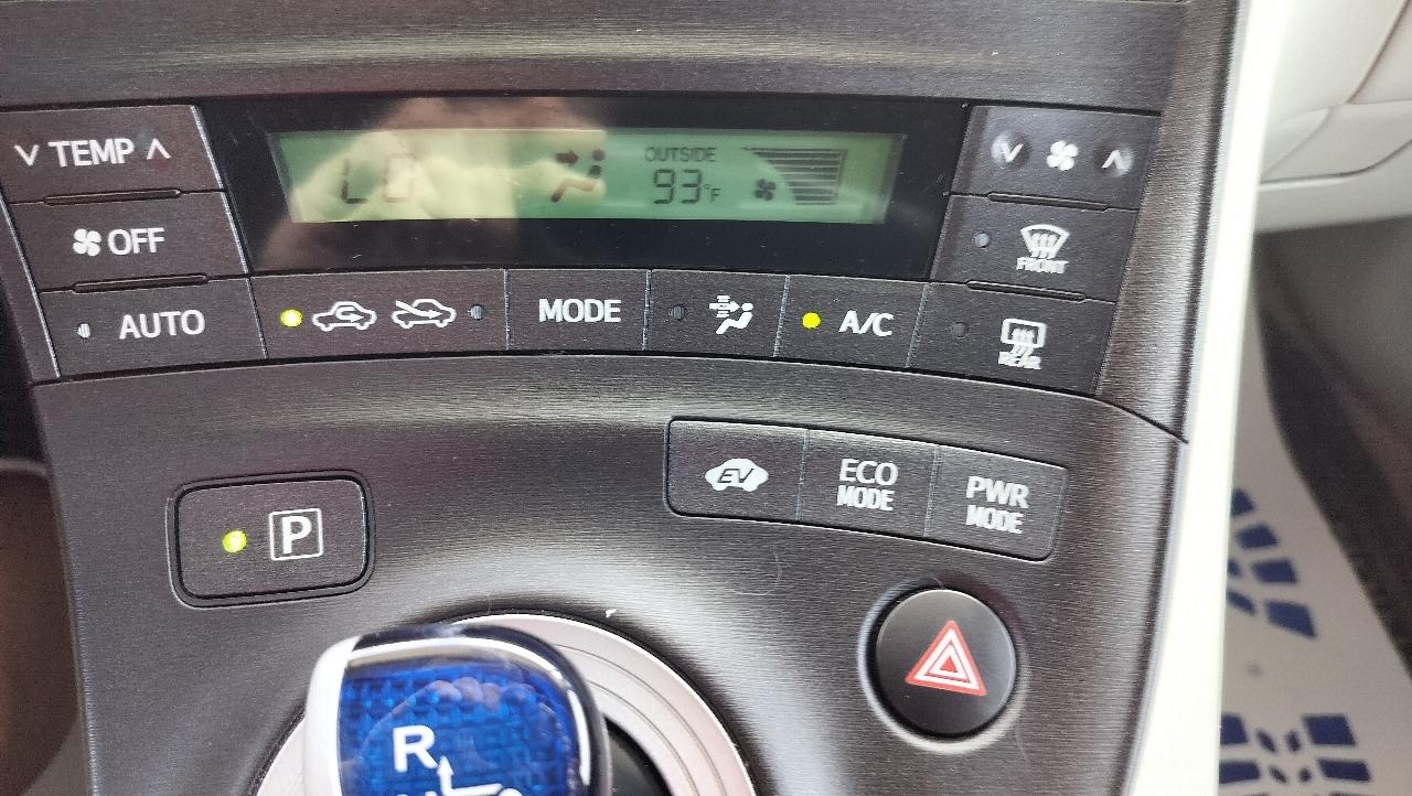 Toyota Prius 5dr HB II (Natl) 2011