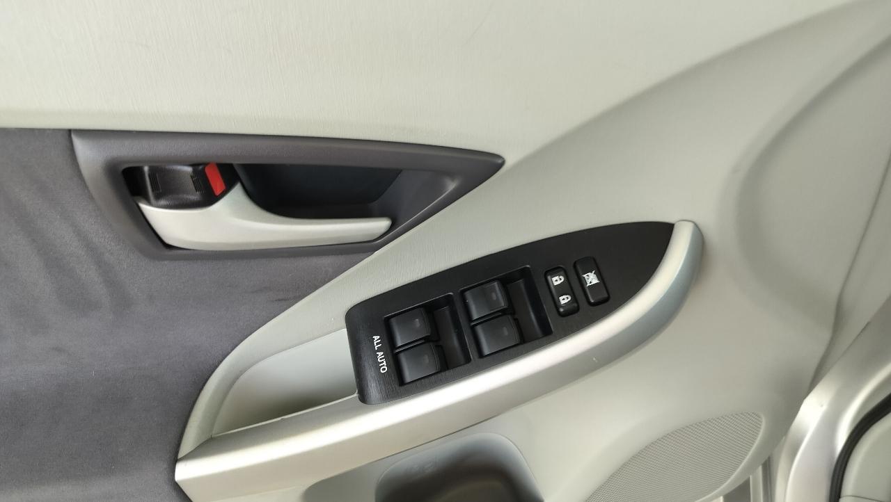 Toyota Prius 5dr HB II (Natl) 2011