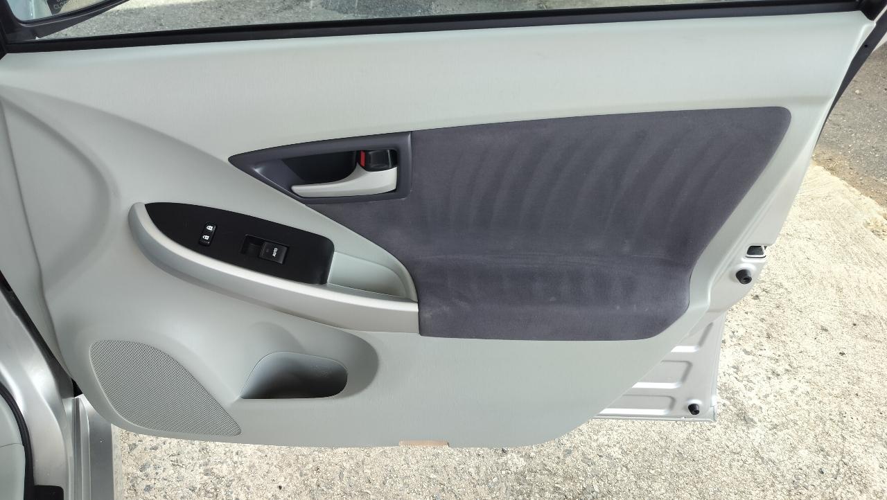 Toyota Prius 5dr HB II (Natl) 2011