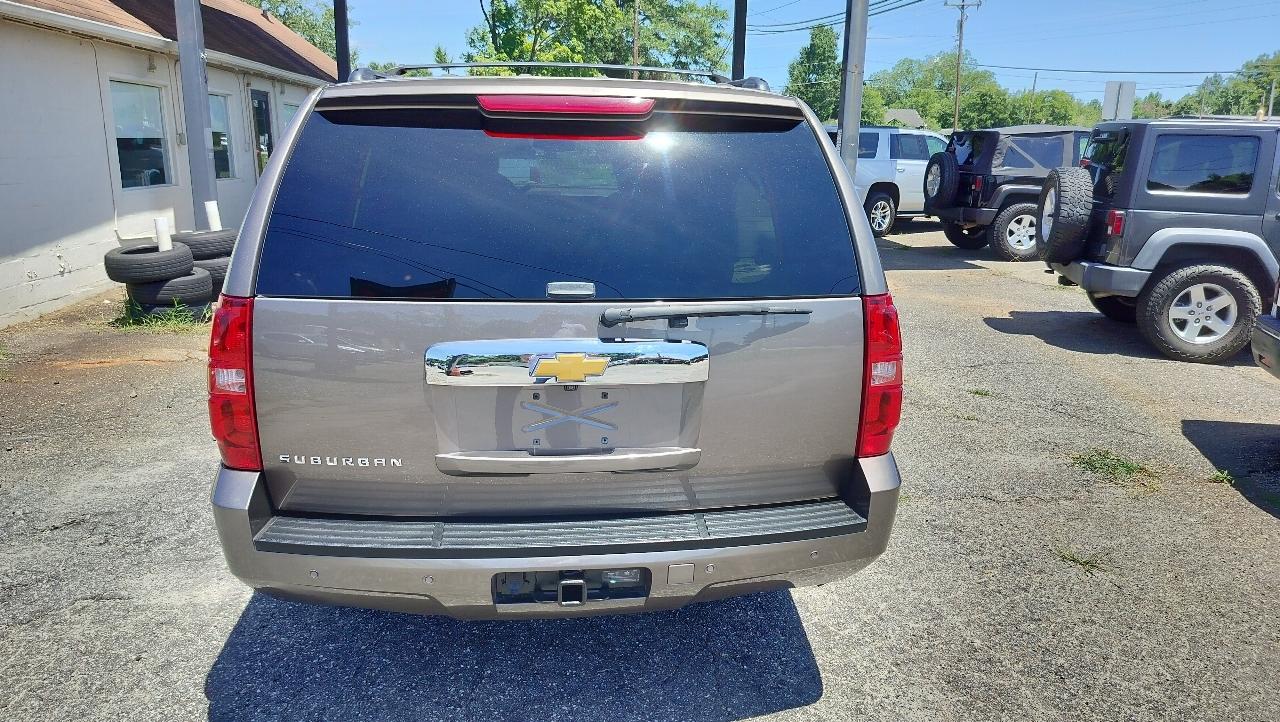 Chevrolet Suburban 2WD 4dr LT 2014
