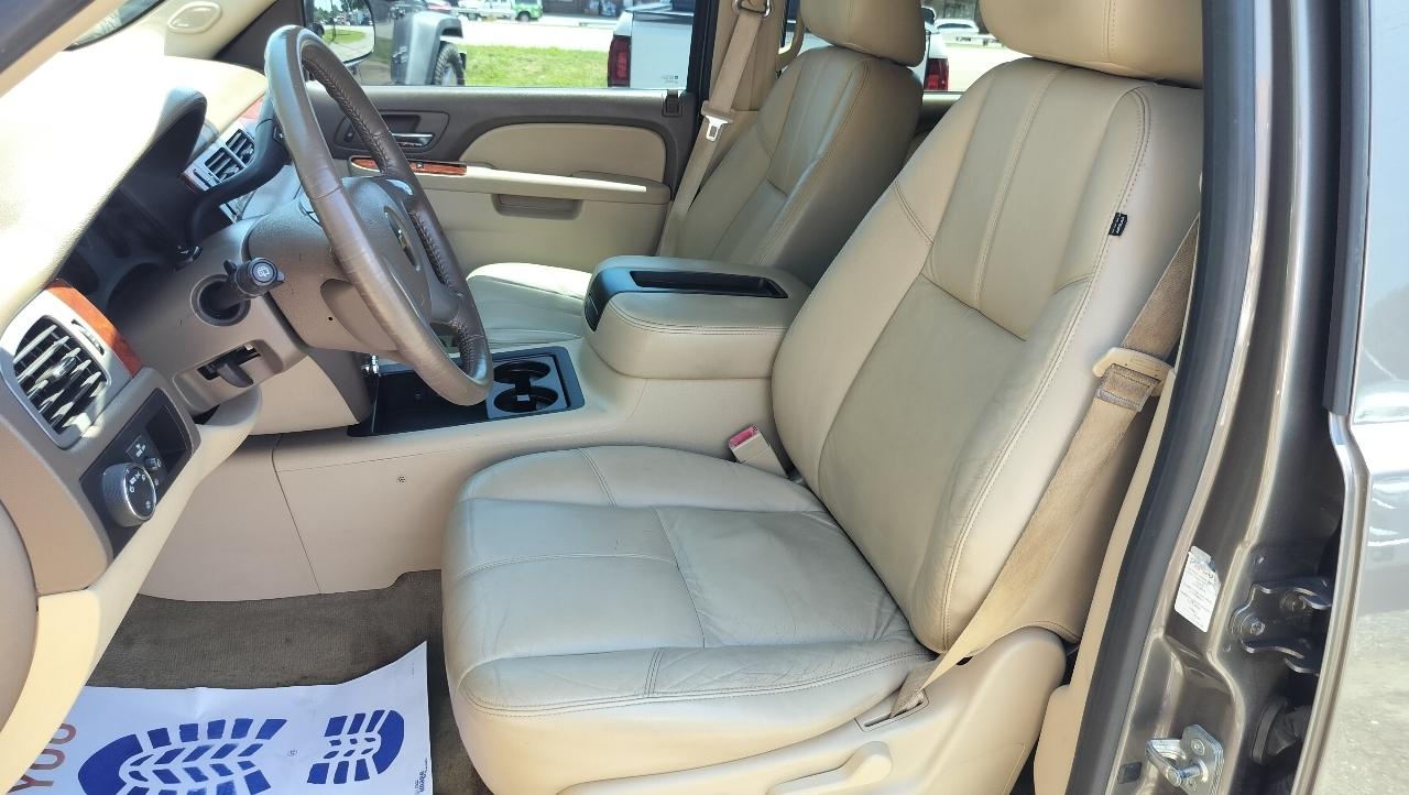 Chevrolet Suburban 2WD 4dr LT 2014