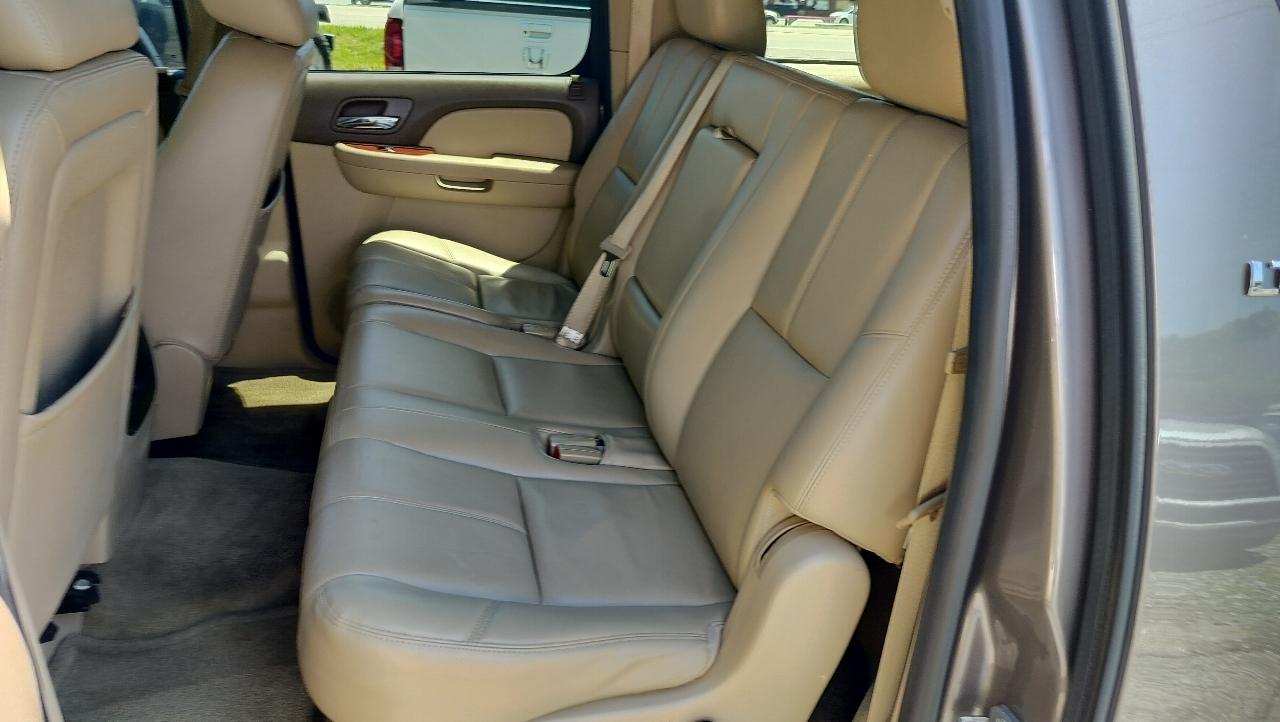 Chevrolet Suburban 2WD 4dr LT 2014
