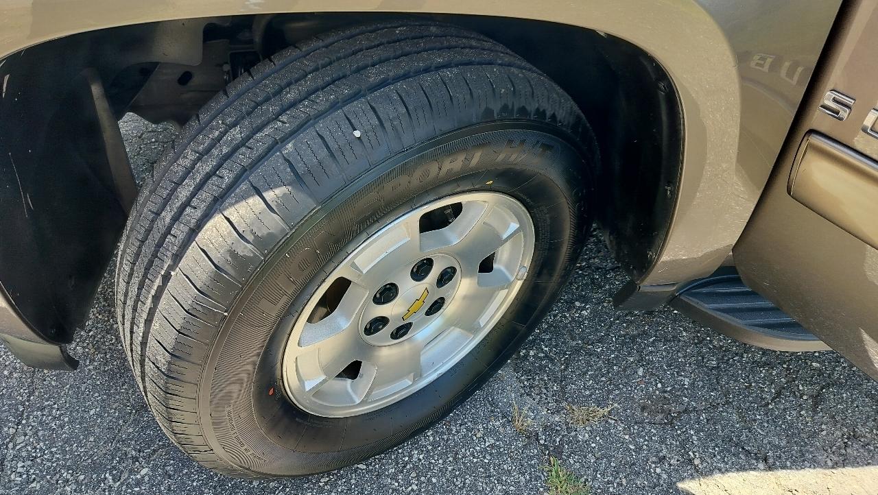 Chevrolet Suburban 2WD 4dr LT 2014