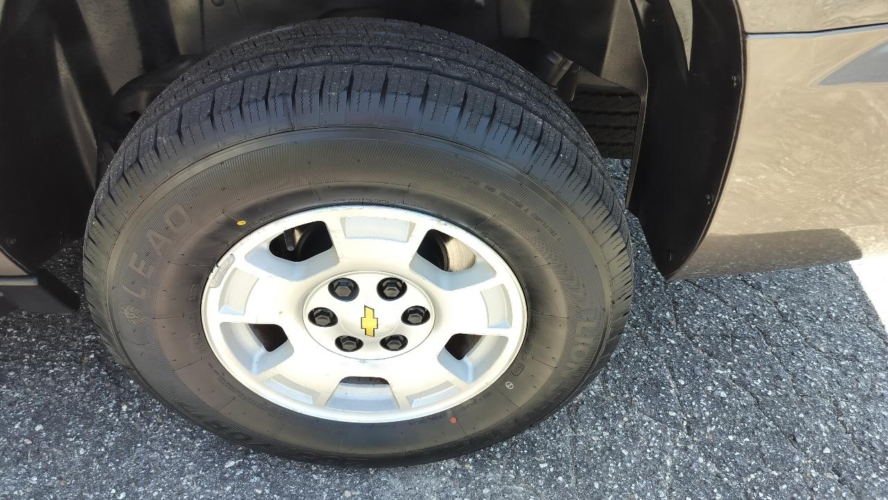 Chevrolet Suburban 2WD 4dr LT 2014