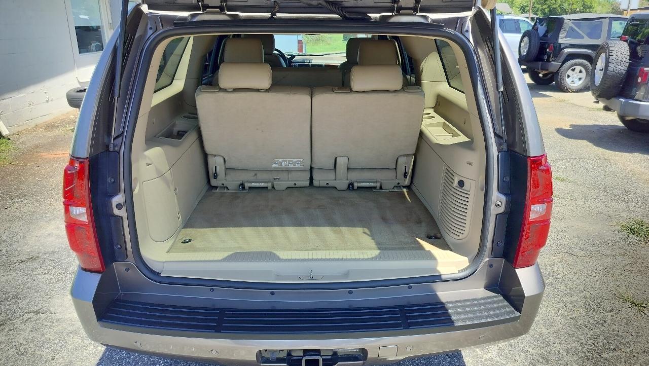 Chevrolet Suburban 2WD 4dr LT 2014