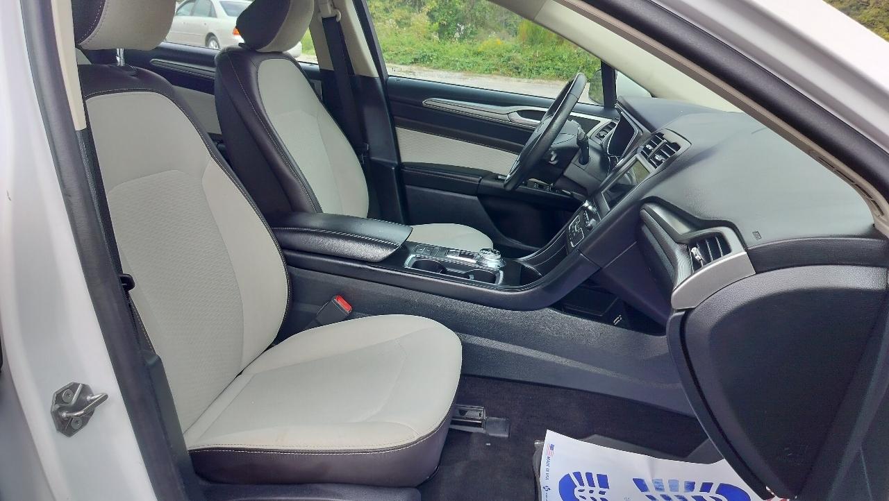 Ford Fusion SE FWD 2020
