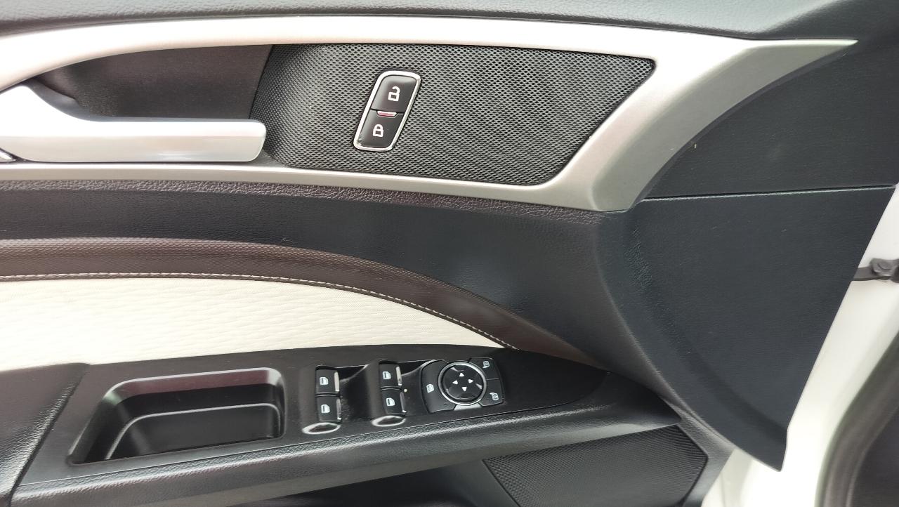 Ford Fusion SE FWD 2020