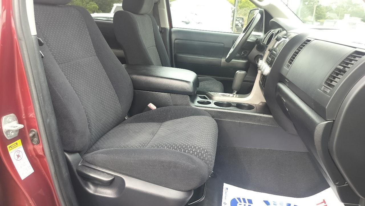 Toyota Tundra 4WD Truck CrewMax 5.7L FFV V8 6-Spd AT (Natl) 2010