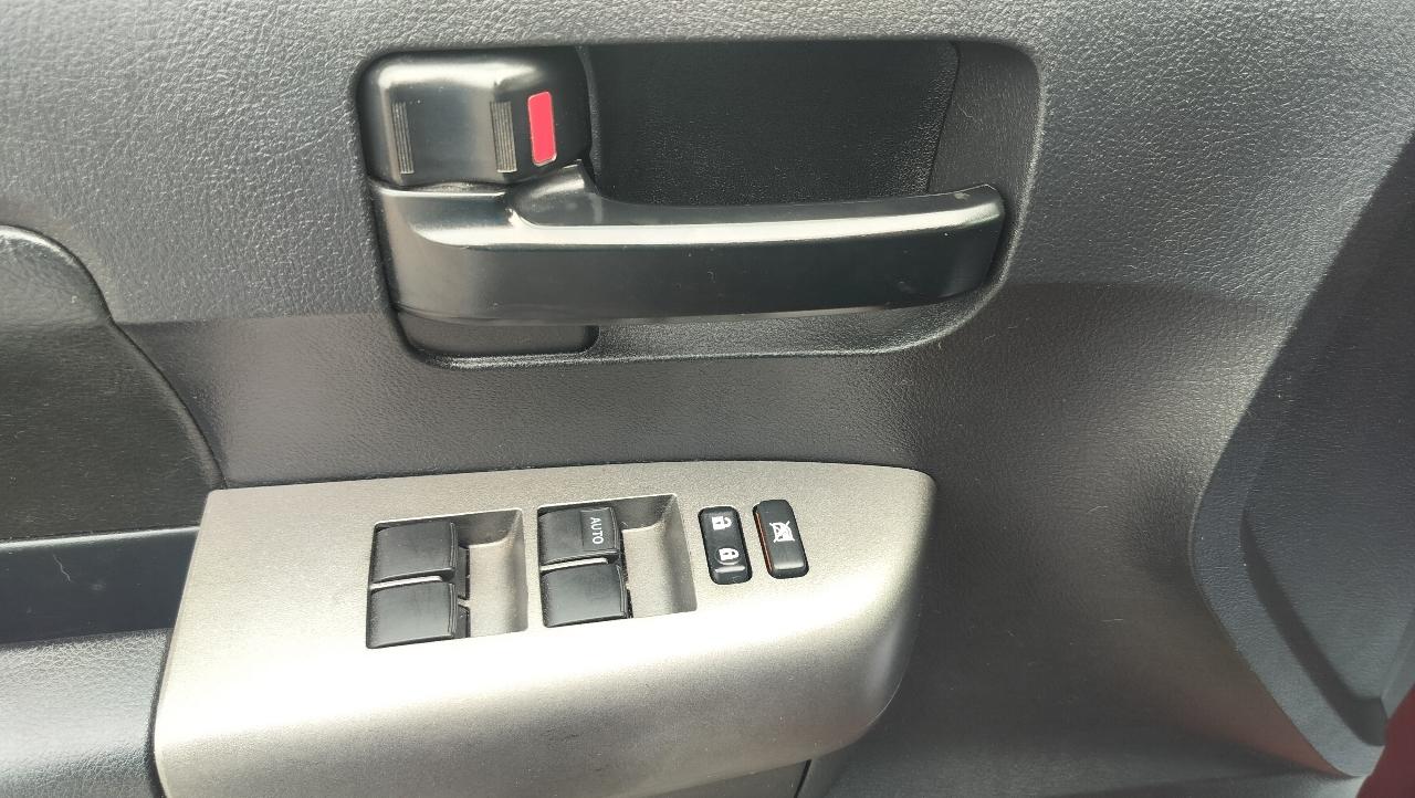 Toyota Tundra 4WD Truck CrewMax 5.7L FFV V8 6-Spd AT (Natl) 2010