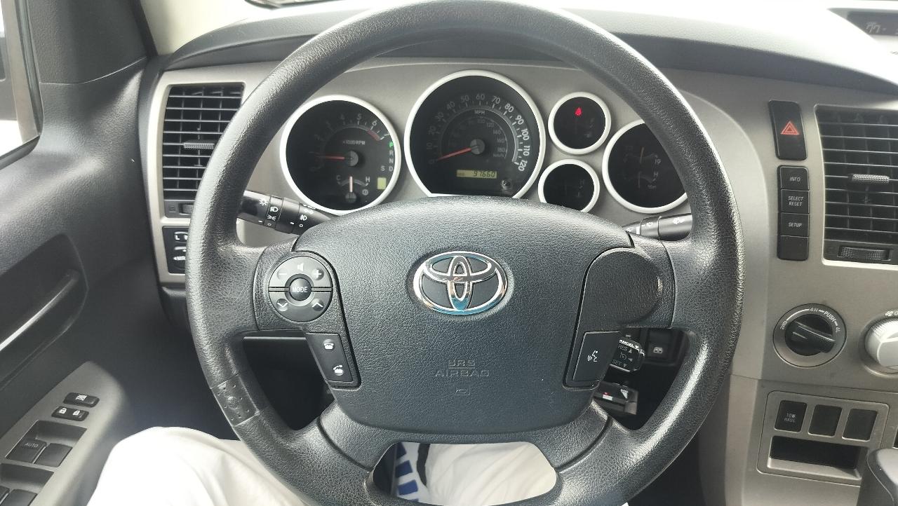Toyota Tundra 4WD Truck CrewMax 5.7L FFV V8 6-Spd AT (Natl) 2010