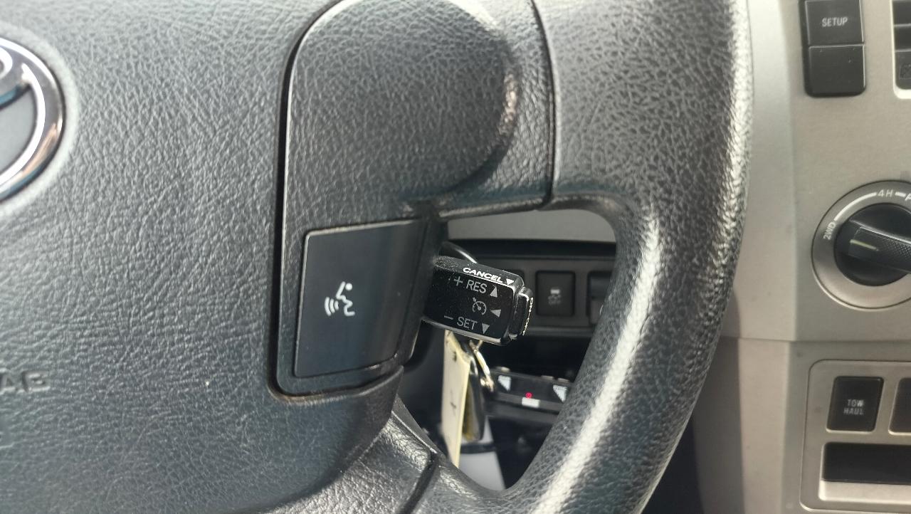 Toyota Tundra 4WD Truck CrewMax 5.7L FFV V8 6-Spd AT (Natl) 2010