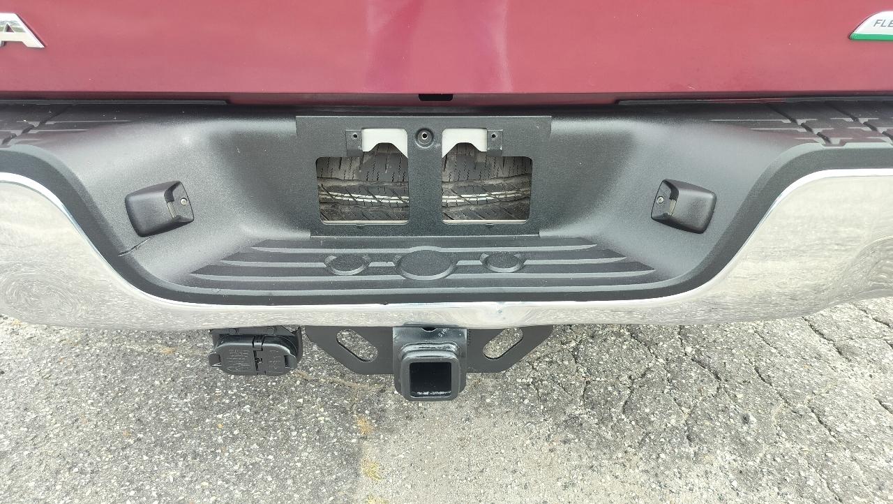 Toyota Tundra 4WD Truck CrewMax 5.7L FFV V8 6-Spd AT (Natl) 2010