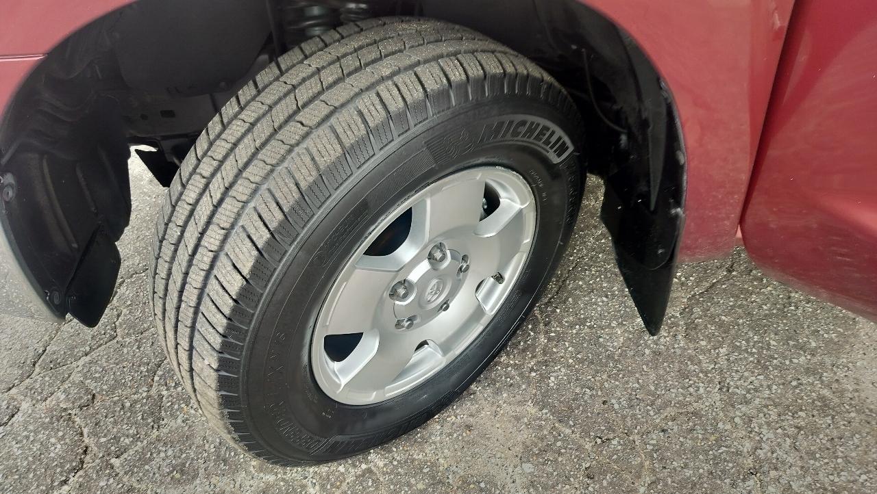 Toyota Tundra 4WD Truck CrewMax 5.7L FFV V8 6-Spd AT (Natl) 2010