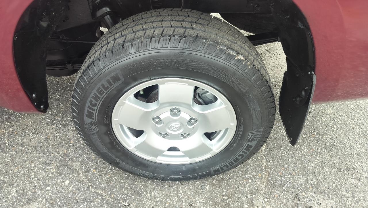 Toyota Tundra 4WD Truck CrewMax 5.7L FFV V8 6-Spd AT (Natl) 2010