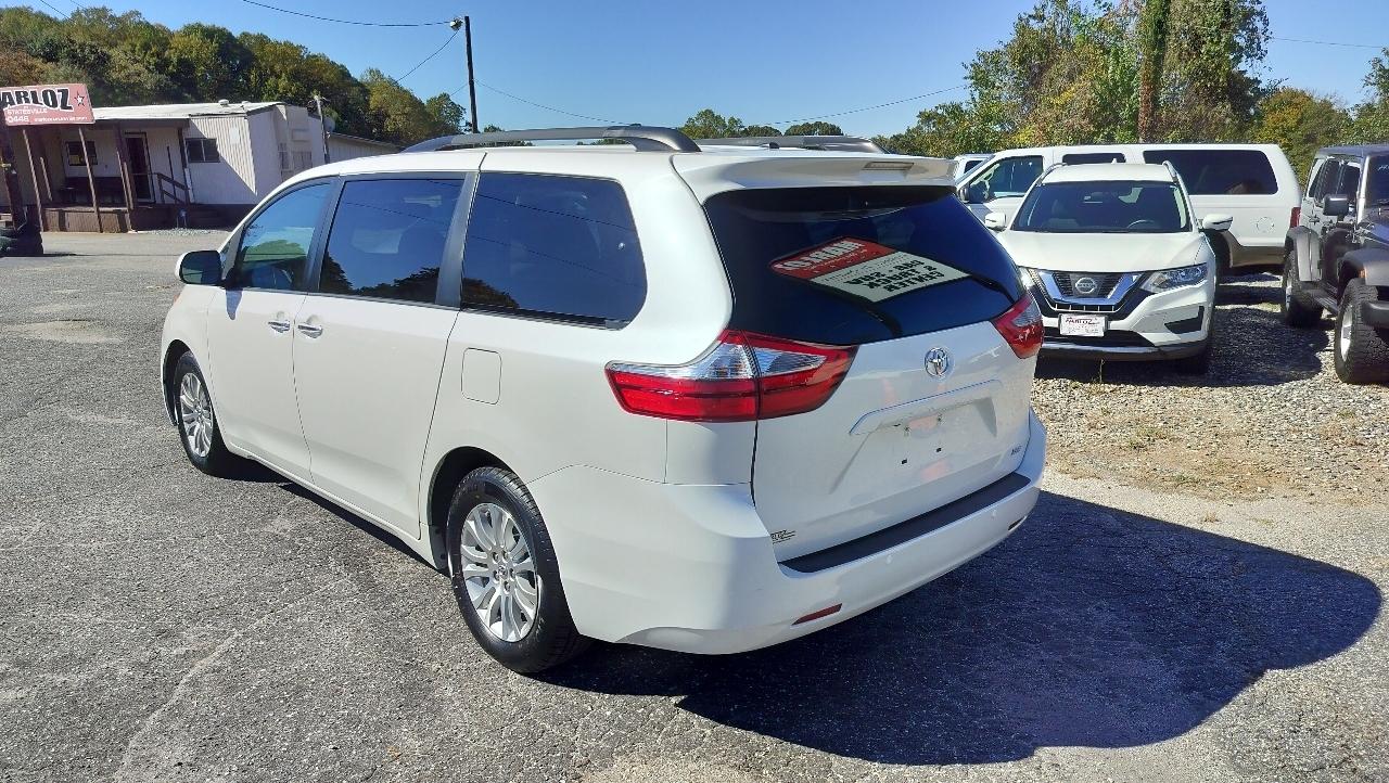 Toyota Sienna XLE Auto Access Seat FWD 7-Passenger (Natl) 2017