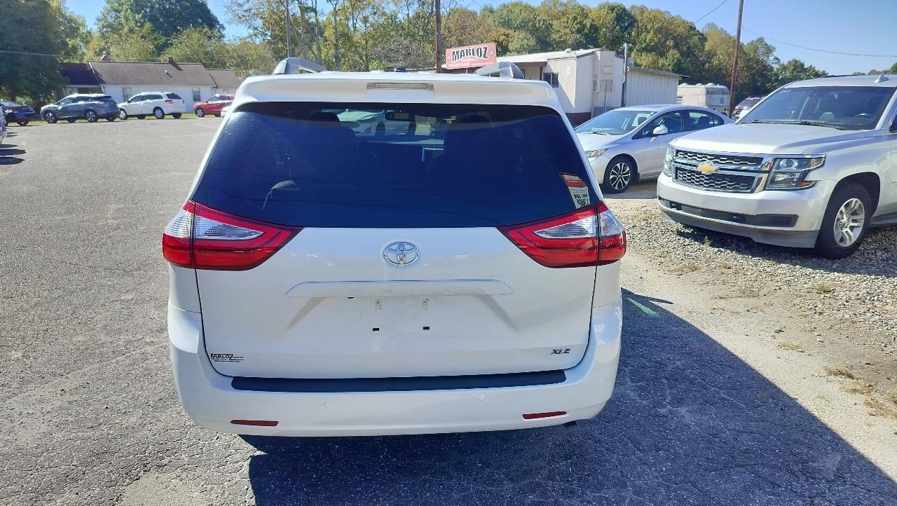 Toyota Sienna XLE Auto Access Seat FWD 7-Passenger (Natl) 2017