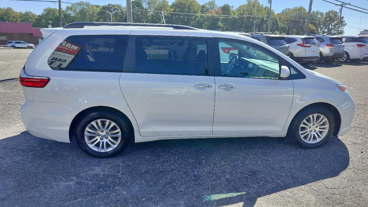 Toyota Sienna XLE Auto Access Seat FWD 7-Passenger (Natl) 2017