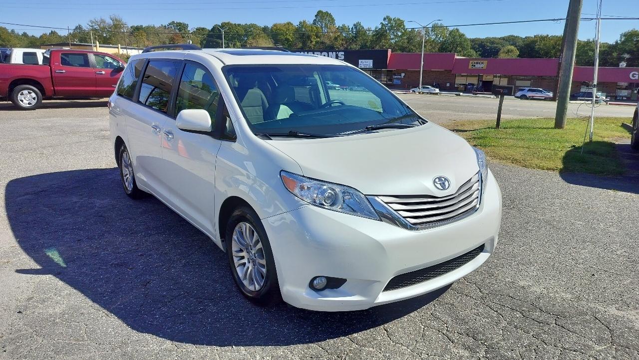 Toyota Sienna XLE Auto Access Seat FWD 7-Passenger (Natl) 2017