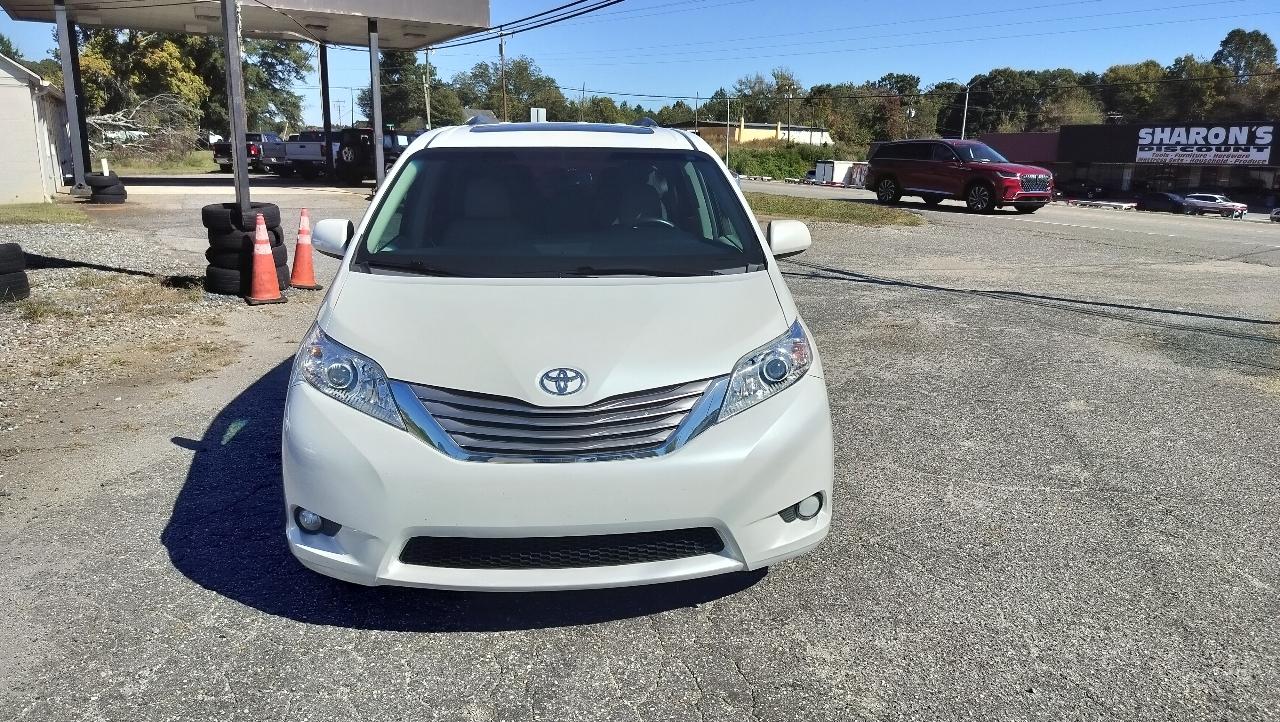 Toyota Sienna XLE Auto Access Seat FWD 7-Passenger (Natl) 2017