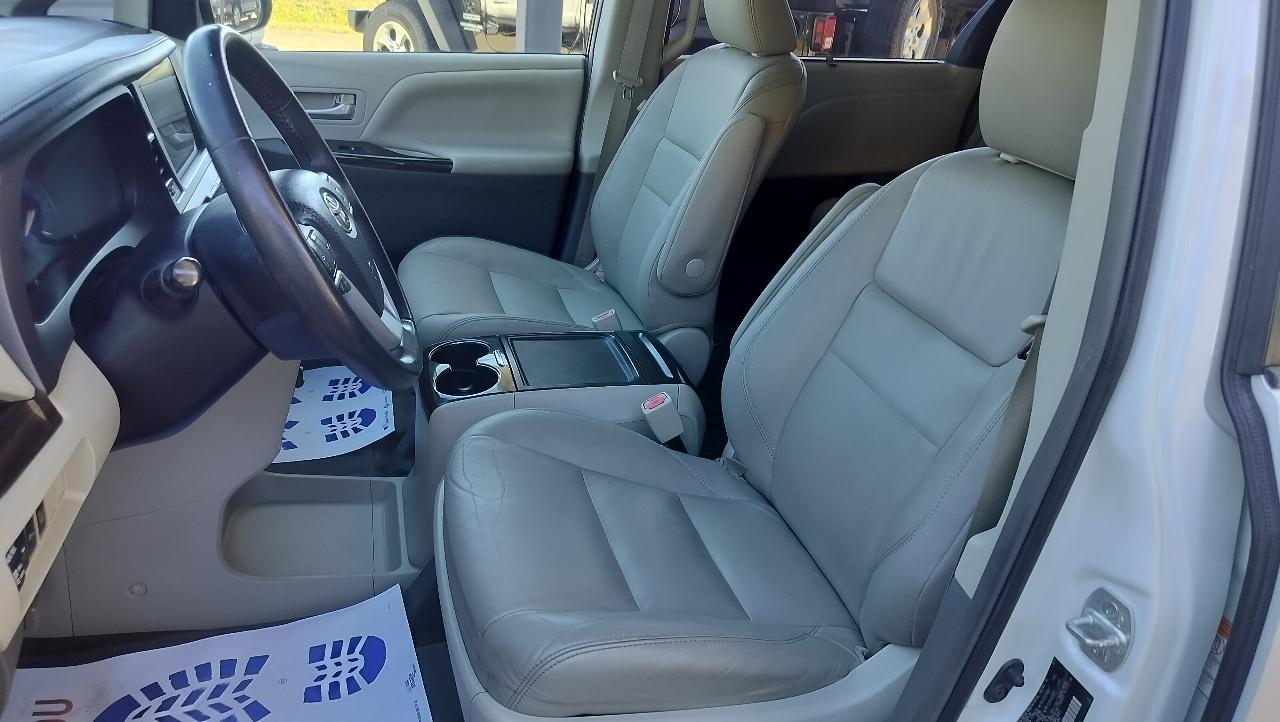 Toyota Sienna XLE Auto Access Seat FWD 7-Passenger (Natl) 2017