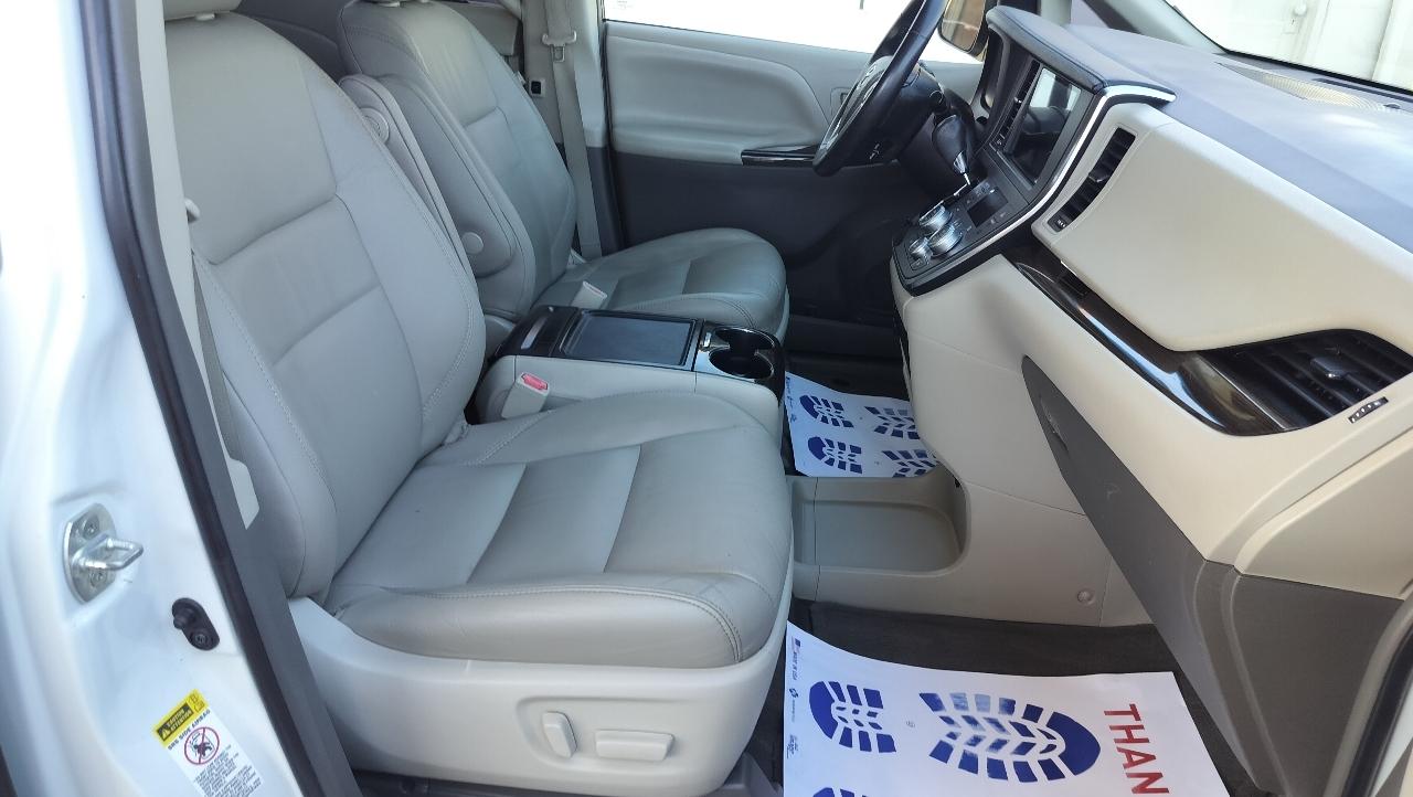 Toyota Sienna XLE Auto Access Seat FWD 7-Passenger (Natl) 2017