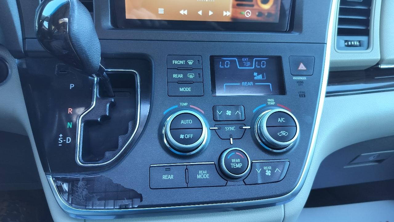 Toyota Sienna XLE Auto Access Seat FWD 7-Passenger (Natl) 2017