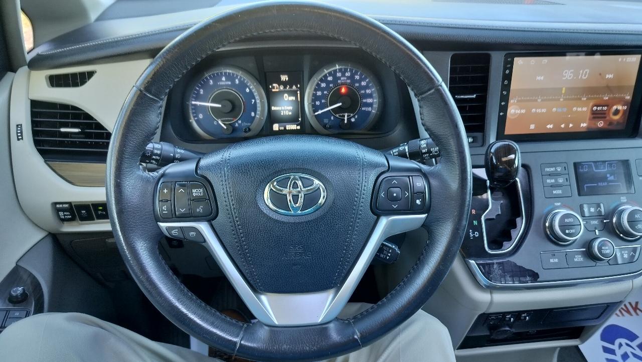 Toyota Sienna XLE Auto Access Seat FWD 7-Passenger (Natl) 2017