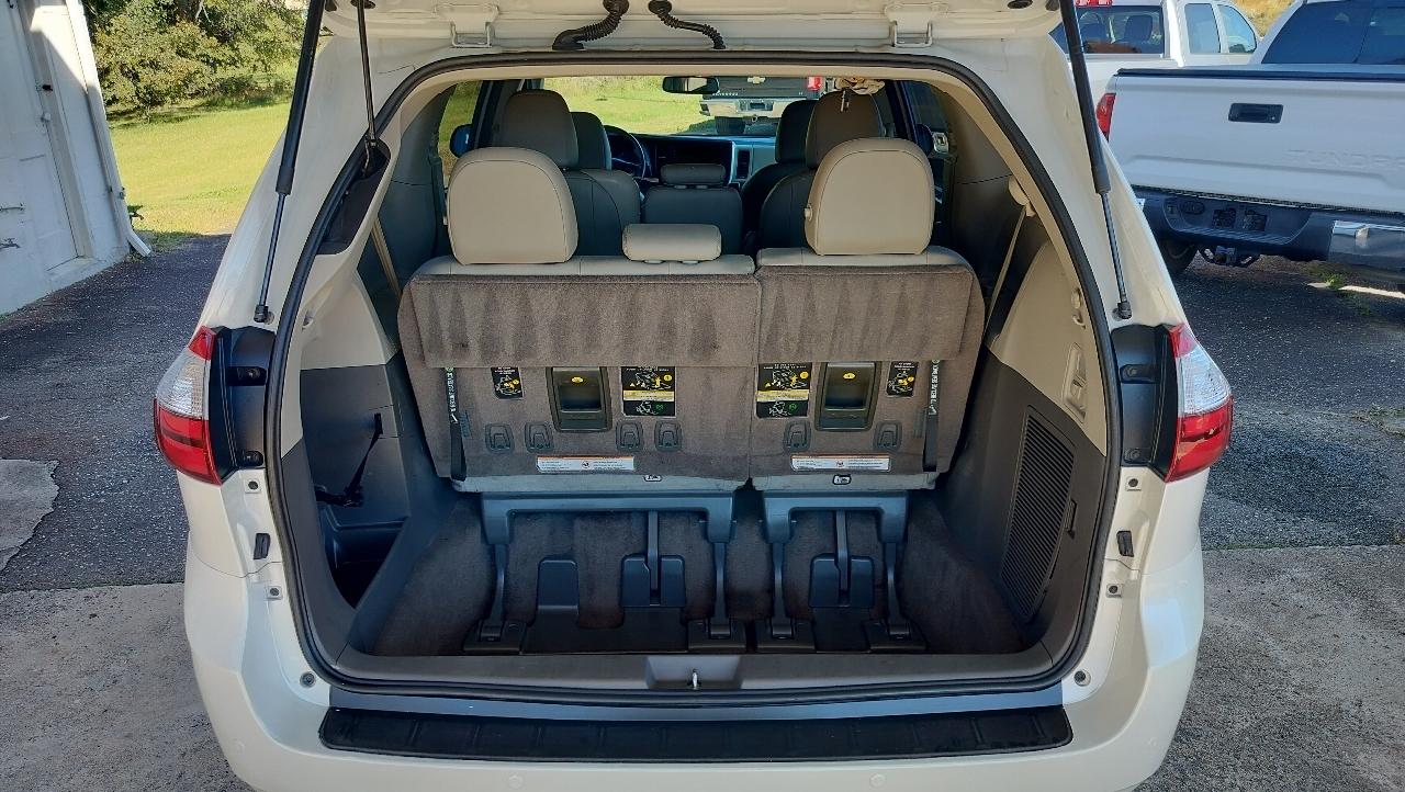 Toyota Sienna XLE Auto Access Seat FWD 7-Passenger (Natl) 2017