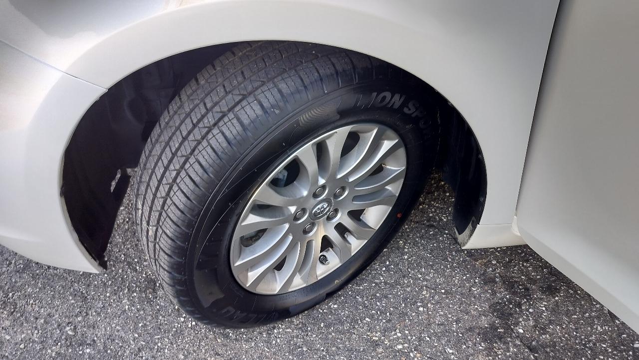 Toyota Sienna XLE Auto Access Seat FWD 7-Passenger (Natl) 2017