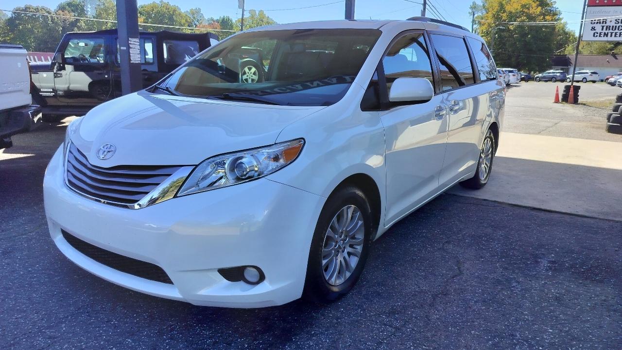 Toyota Sienna XLE Auto Access Seat FWD 7-Passenger (Natl) 2017