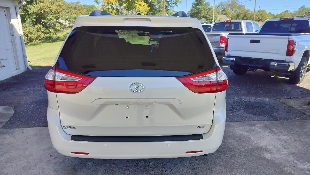 Toyota Sienna XLE Auto Access Seat FWD 7-Passenger (Natl) 2017