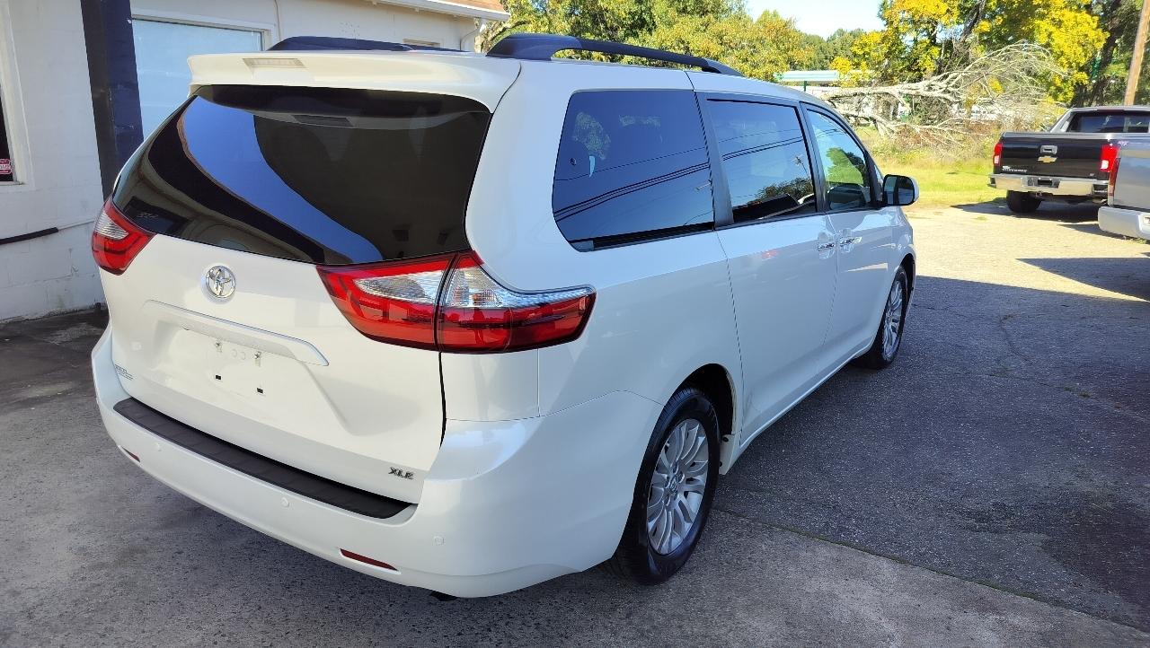 Toyota Sienna XLE Auto Access Seat FWD 7-Passenger (Natl) 2017