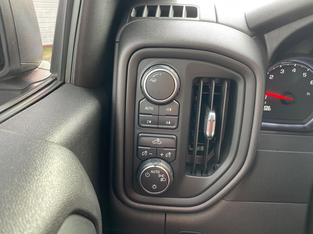 Chevrolet Silverado 1500 4WD Crew Cab 147" Custom Trail Boss 2021