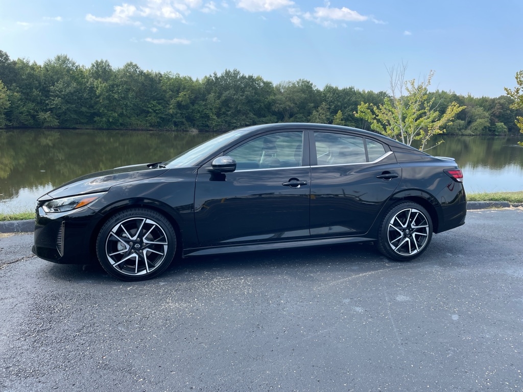 2024 Nissan Sentra SR photo 3