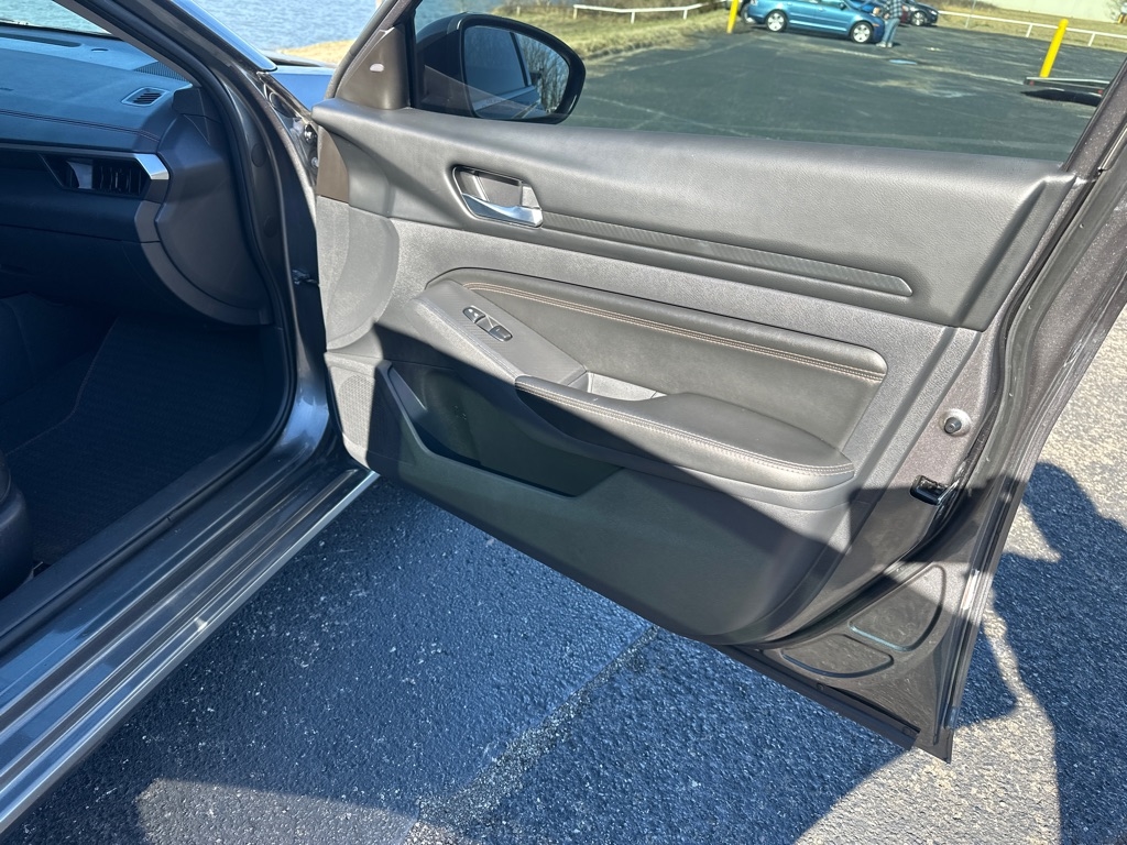 Nissan Altima 2.5 SR Sedan 2022