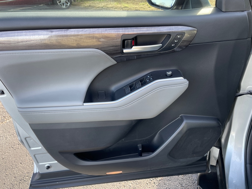 Toyota Highlander Hybrid Platinum FWD (Natl) 2021