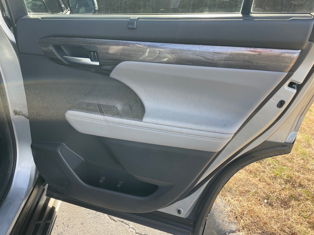 Toyota Highlander Hybrid Platinum FWD (Natl) 2021