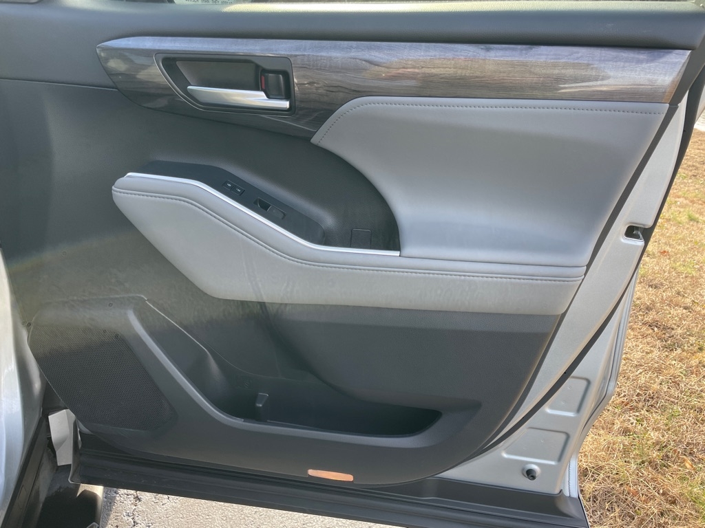 Toyota Highlander Hybrid Platinum FWD (Natl) 2021