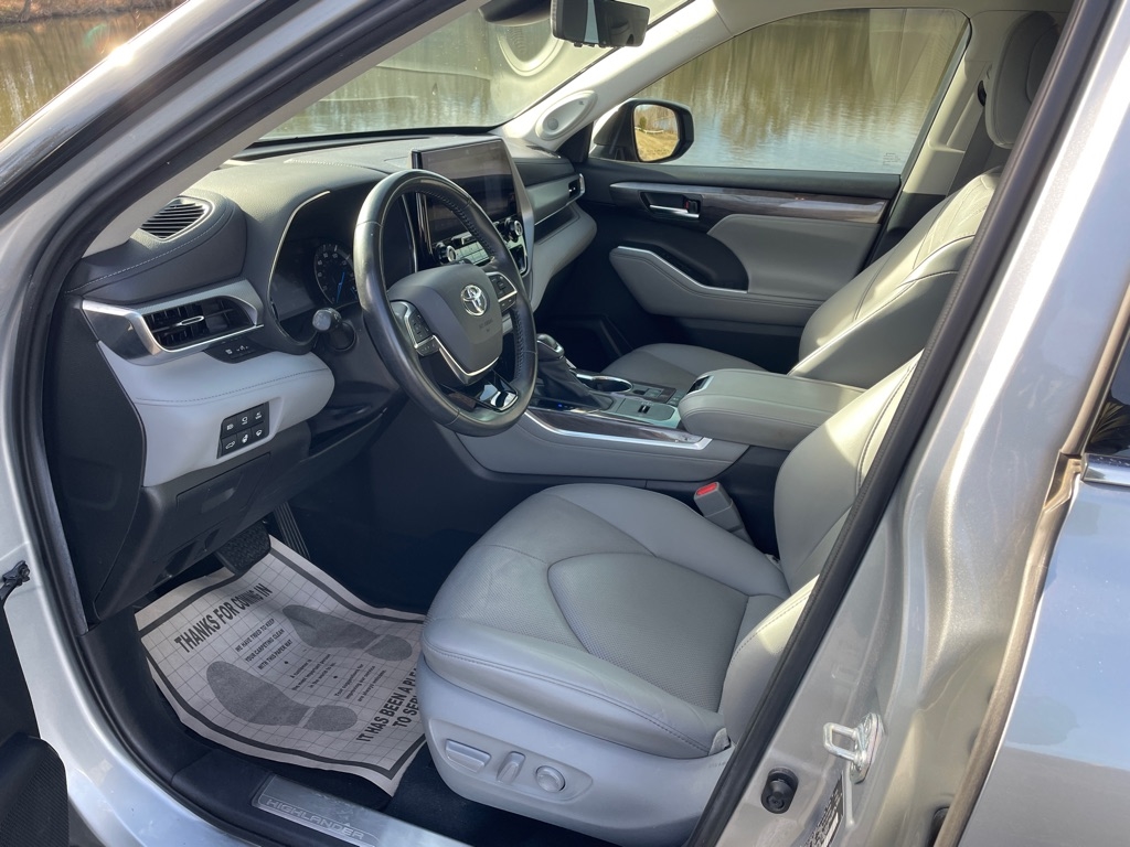 Toyota Highlander Hybrid Platinum FWD (Natl) 2021