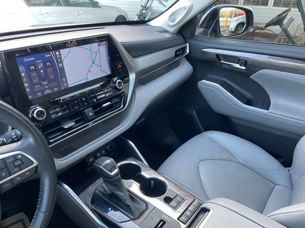 Toyota Highlander Hybrid Platinum FWD (Natl) 2021