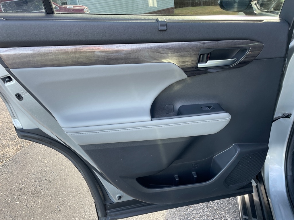 Toyota Highlander Hybrid Platinum FWD (Natl) 2021