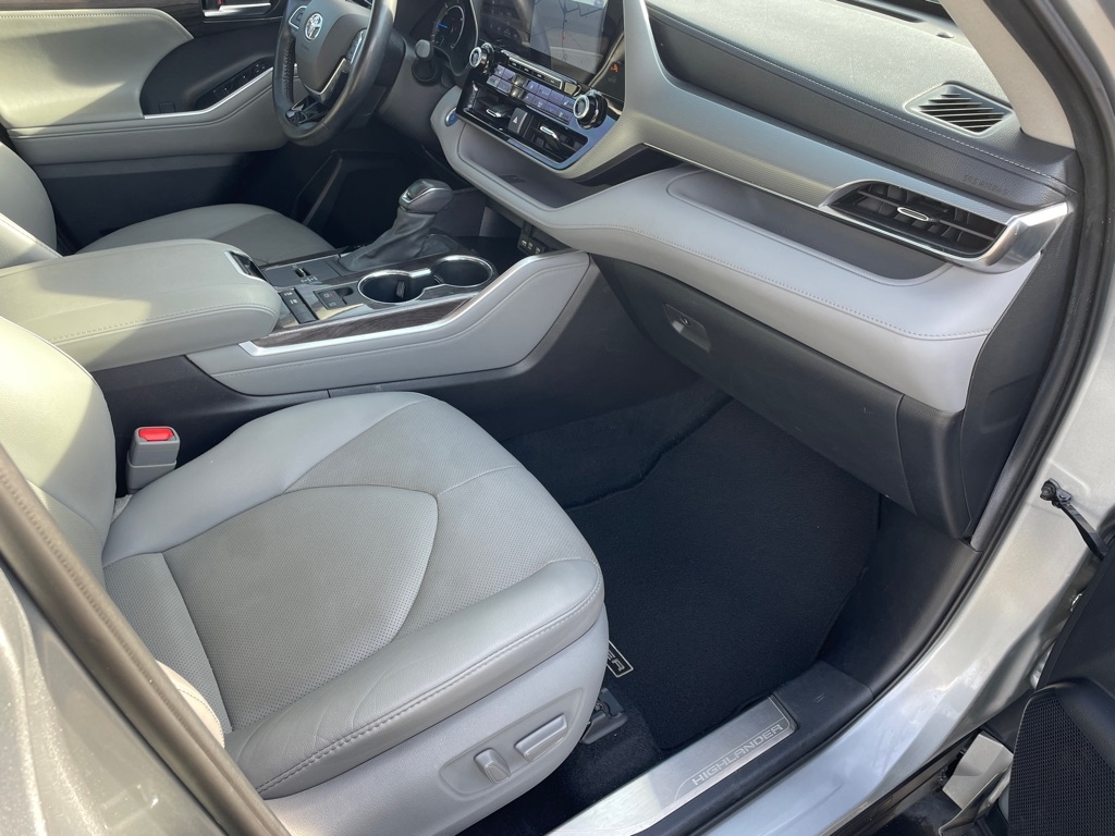 Toyota Highlander Hybrid Platinum FWD (Natl) 2021