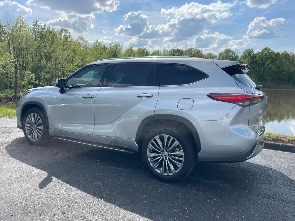Toyota Highlander Hybrid Platinum FWD (Natl) 2021